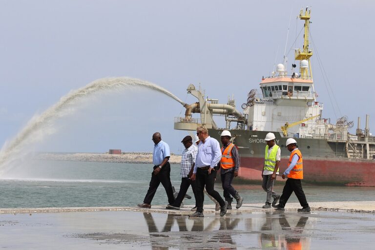 Nigerian energy retailers push for fuel reserves amid ongoing crisis