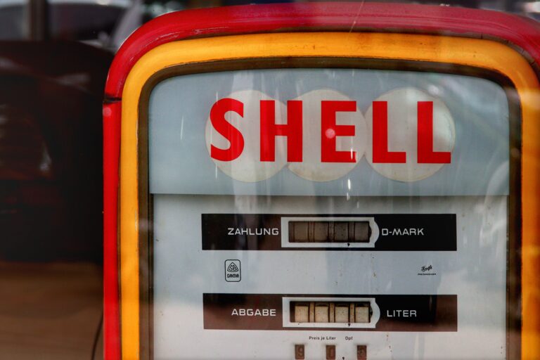 Shell pumped oil through Nigeria pipeline for years despite pollution evidence, documents show